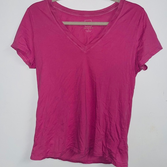 Pink v-neck Gap t-shirt medium - Picture 1 of 4